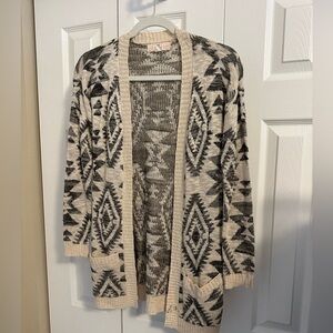 XS Black and Cream Aztec Print Duster